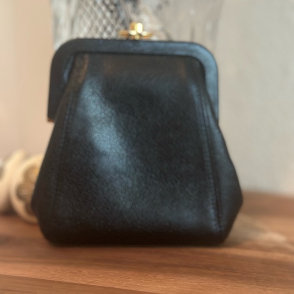 Authentic Vintage Chanel Black Caviar Kiss Lock Coin Purse - Picture 2 of 11